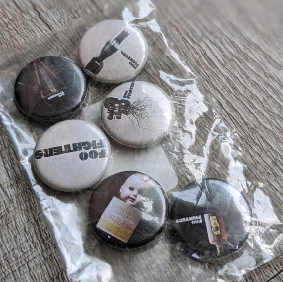 Foo Fighters Echos Silence Patience and Grace 2007 button pack SEALED - Picture 2 of 3